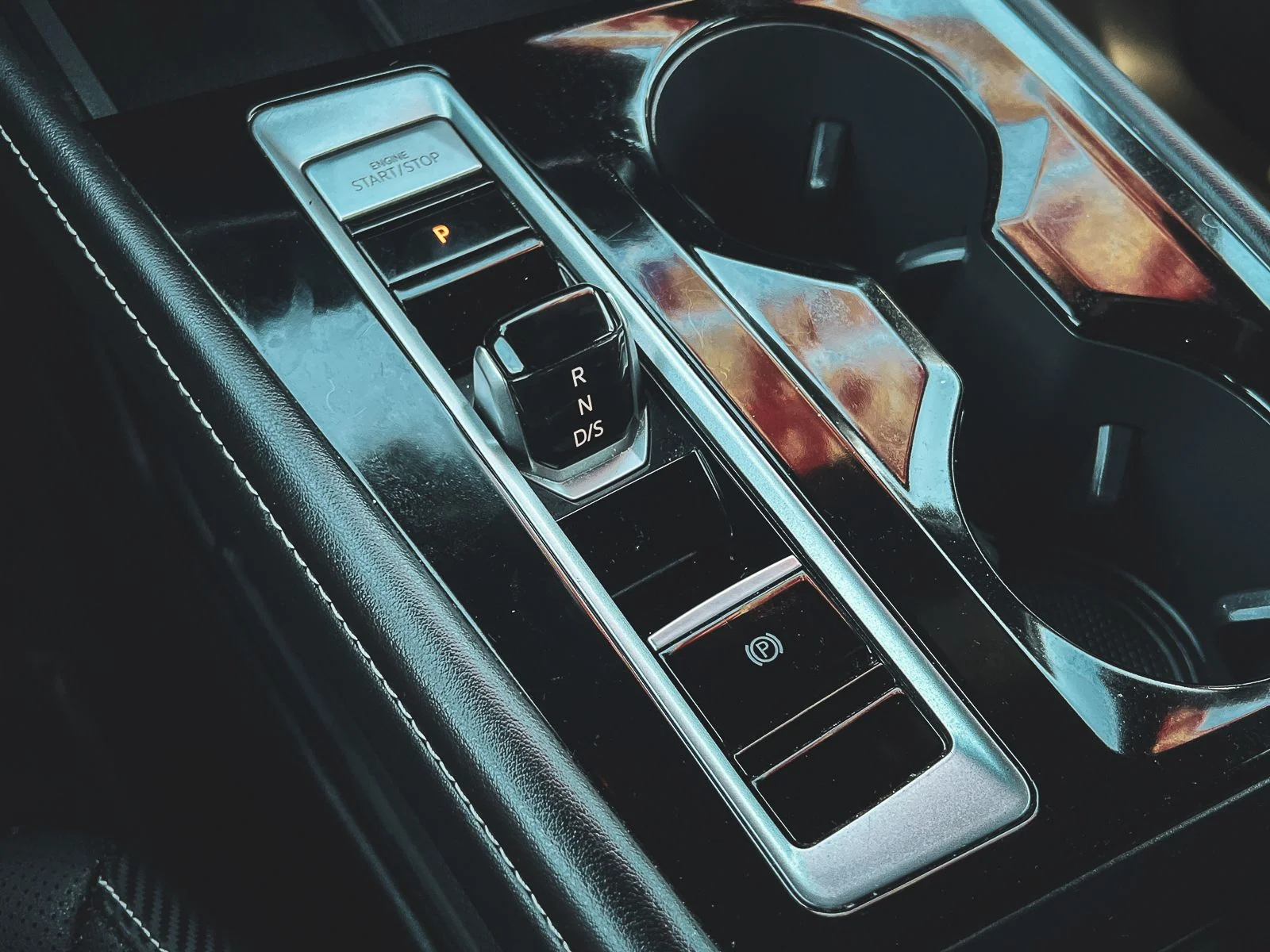 2024 Volkswagen Atlas Cross Sport SE w/Tech - Photo 26