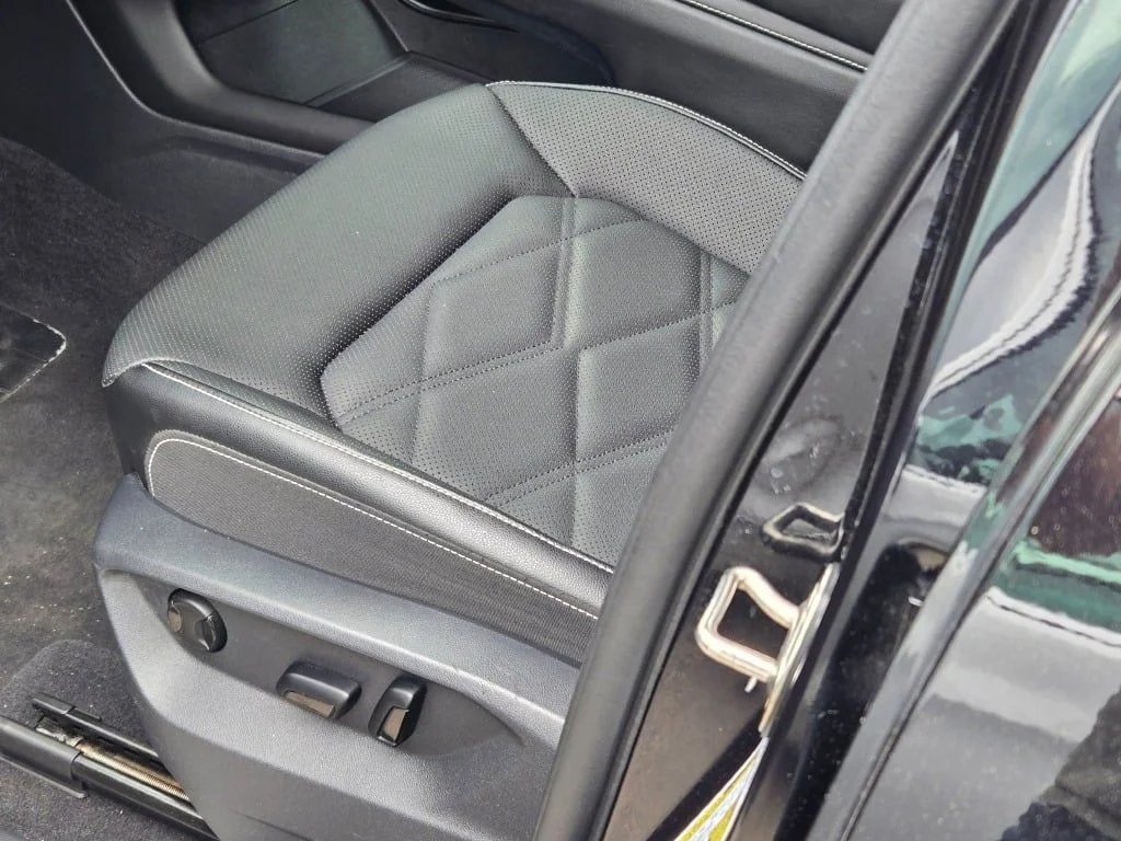 Used 2025 Gray Volkswagen 2.0T SE w/Technology image 19