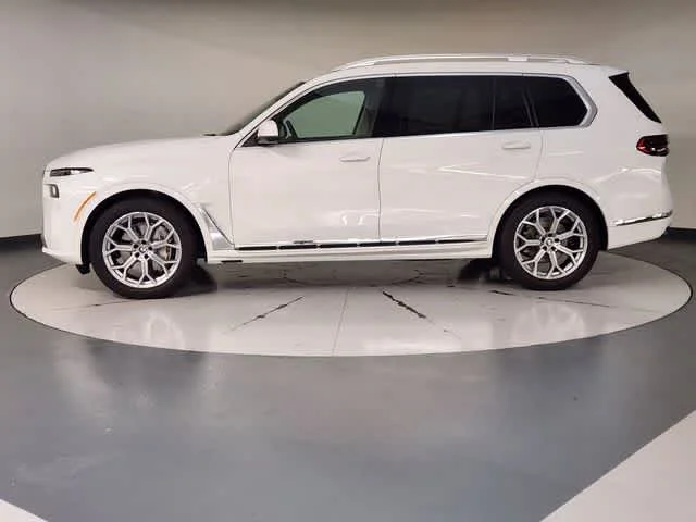 Used 2025 Alpine White BMW xDrive40i image 5