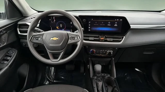 Used 2025 Summit White Chevrolet LT image 10