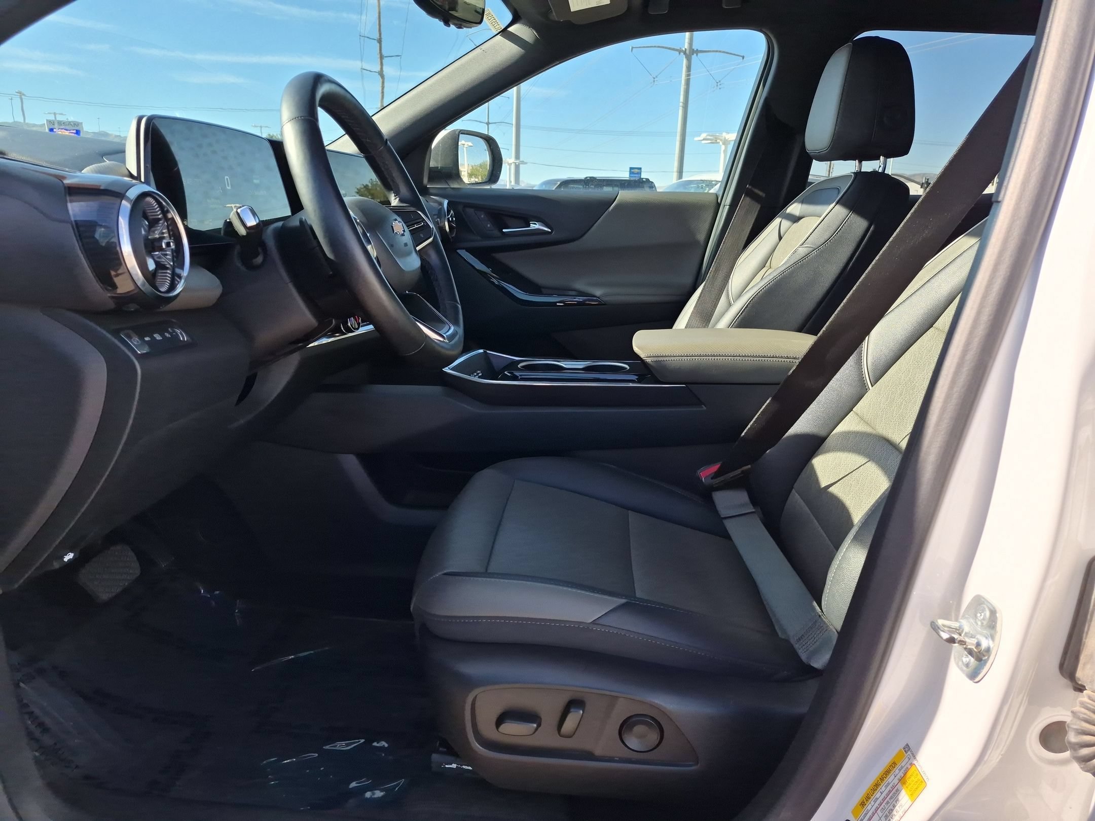 Used 2025 Summit White Chevrolet AWD LT image 15