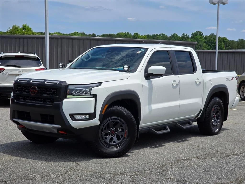 Used 2025 White Nissan PRO-X image 2