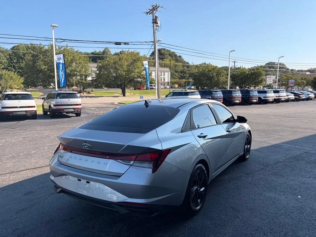 Used 2021 Shimmering Silver Pe Hyundai SEL image 6