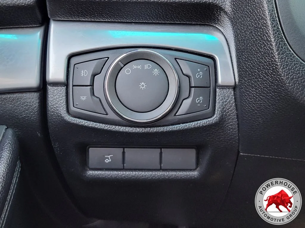 Used 2016 Black Ford Limited image 28