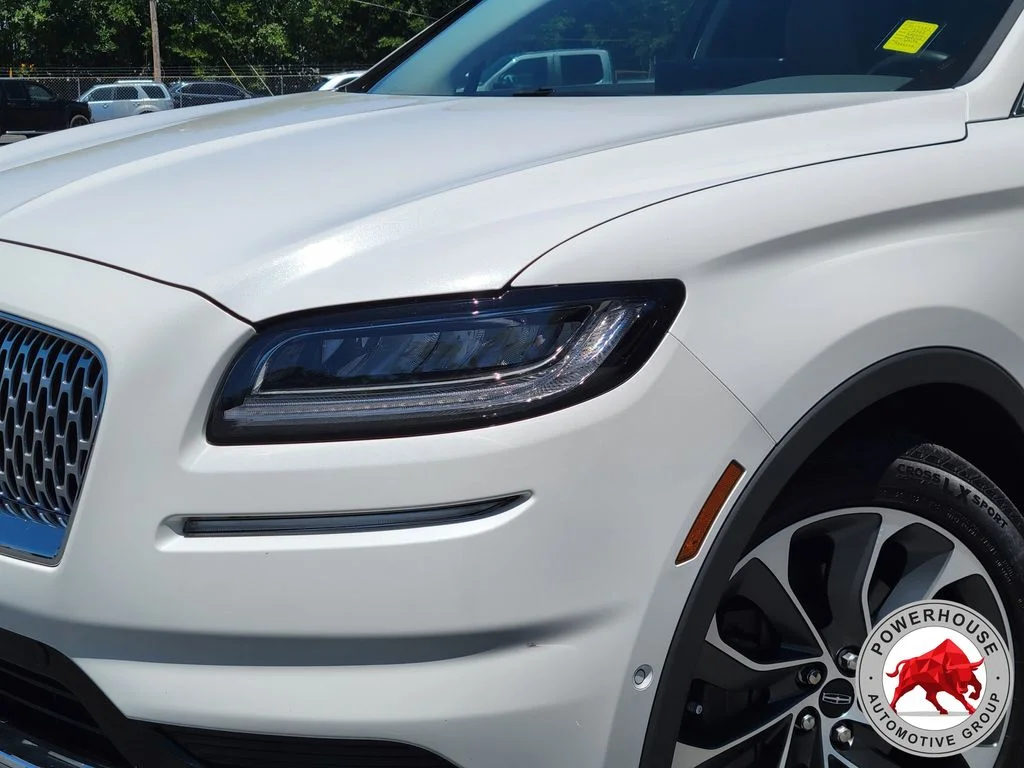 Used 2023 White Lincoln Reserve image 11