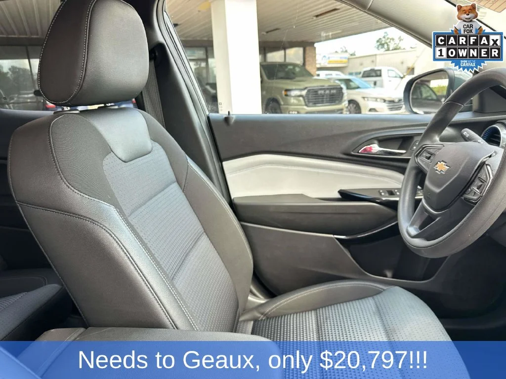 Used 2025 Gray Chevrolet LT image 26