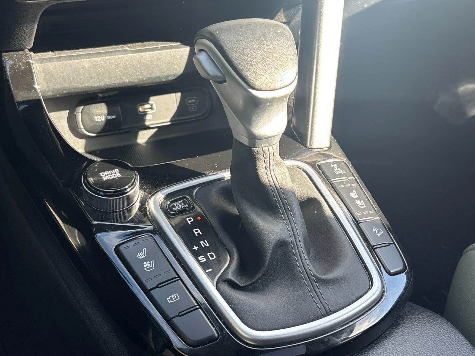 Used 2024 Snow White Pearl Kia SX image 27