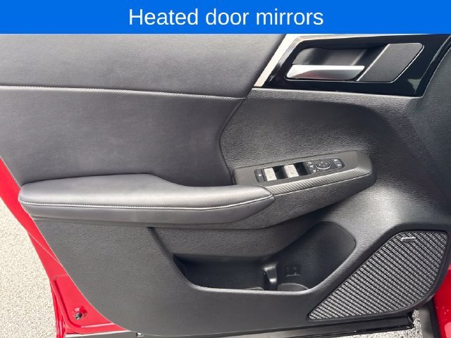 Used 2025  Mitsubishi SE image 13
