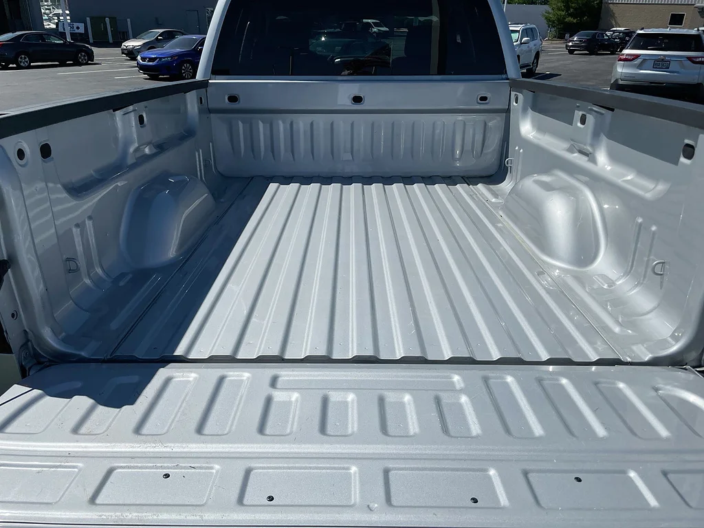 Used 2018 Silver Ice Metallic Chevrolet LT image 23