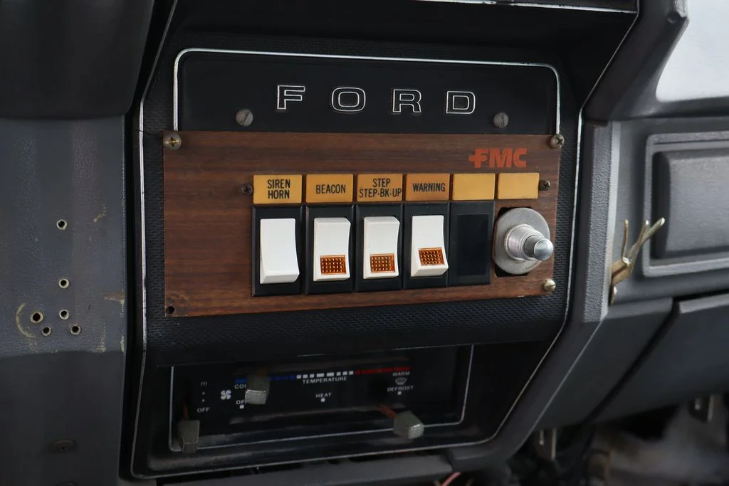 Used 1987  Ford F8000 image 20