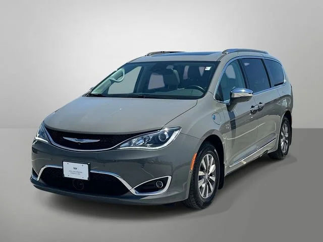 2020 Chrysler Pacifica Hybrid Limited's photo