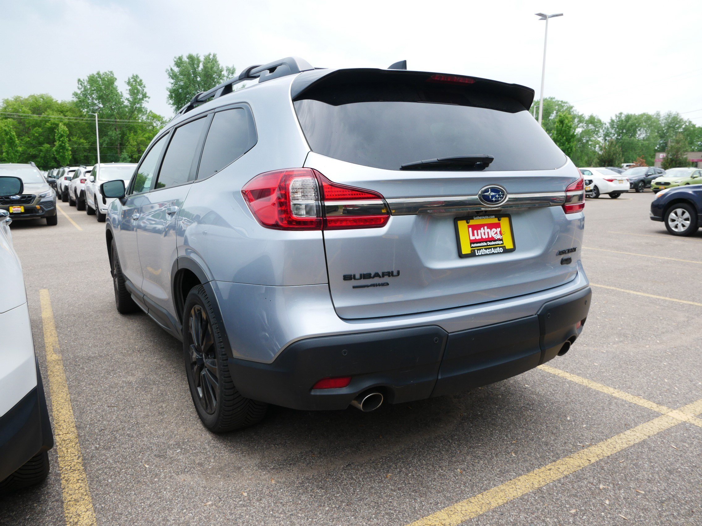 Used 2022 Ice Silver Metallic Subaru Onyx Edition image 4