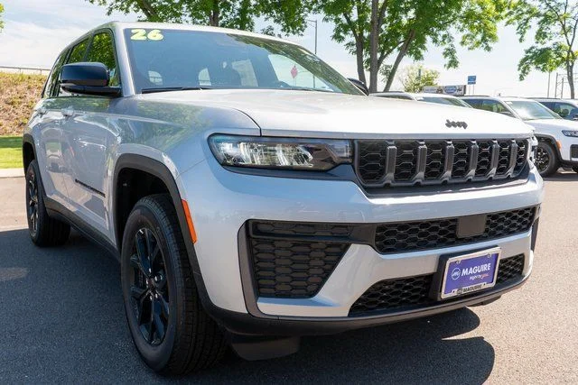 New 2026 Silver Zynith Exterior Paint Jeep Altitude image 4