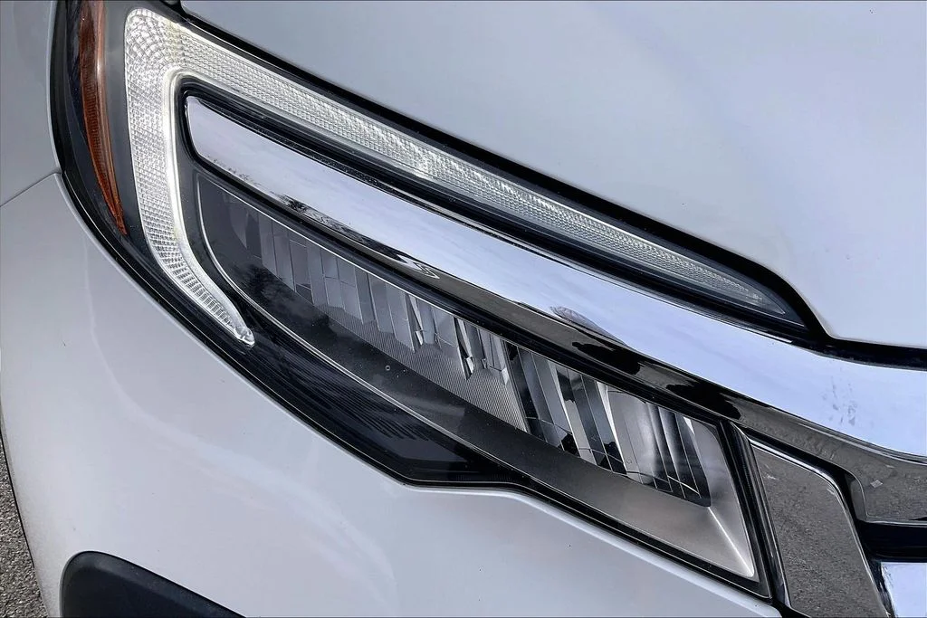 Used 2021 White Honda Touring image 29