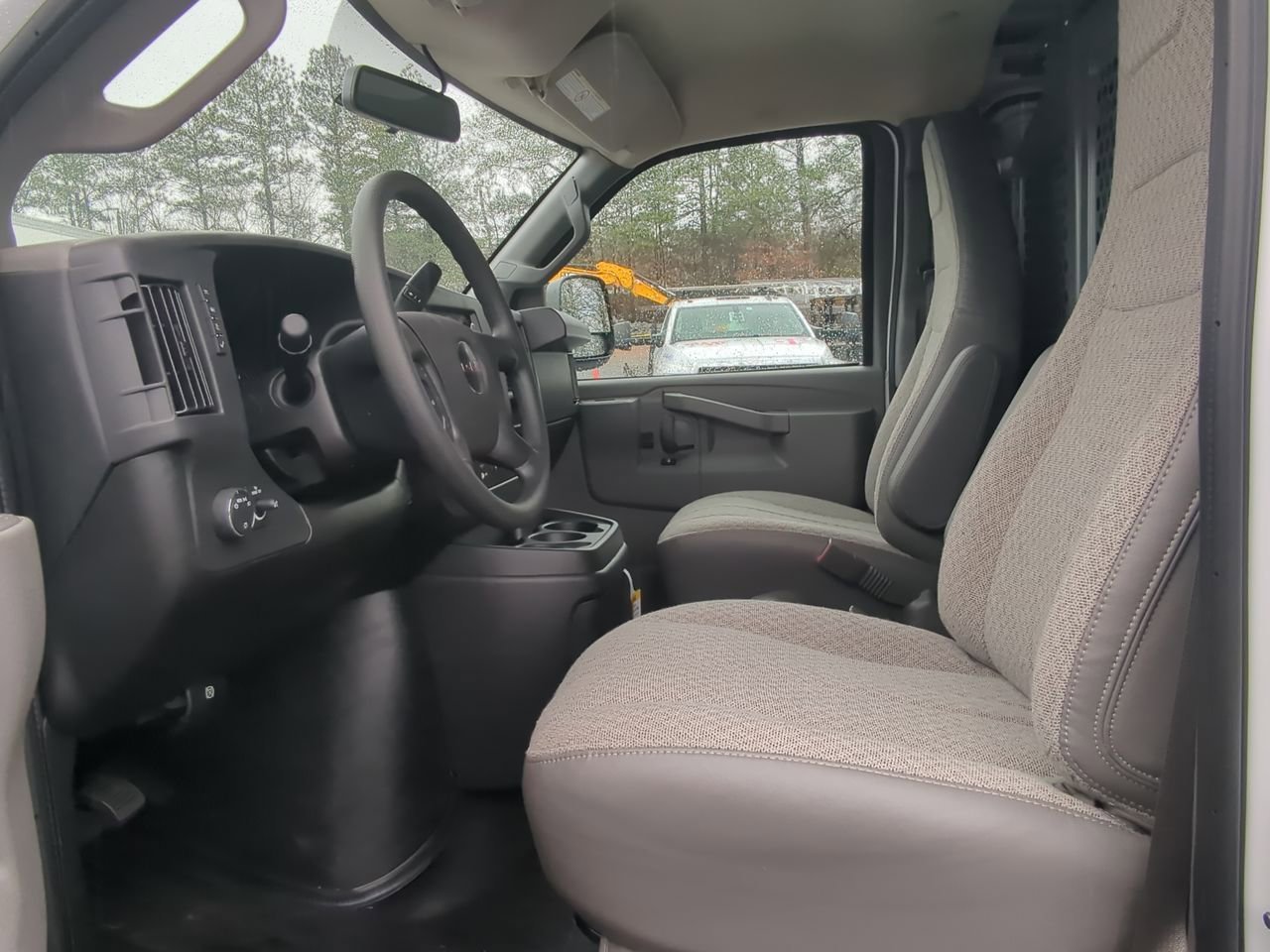 New 2025 Summit White GMC Work Van image 17