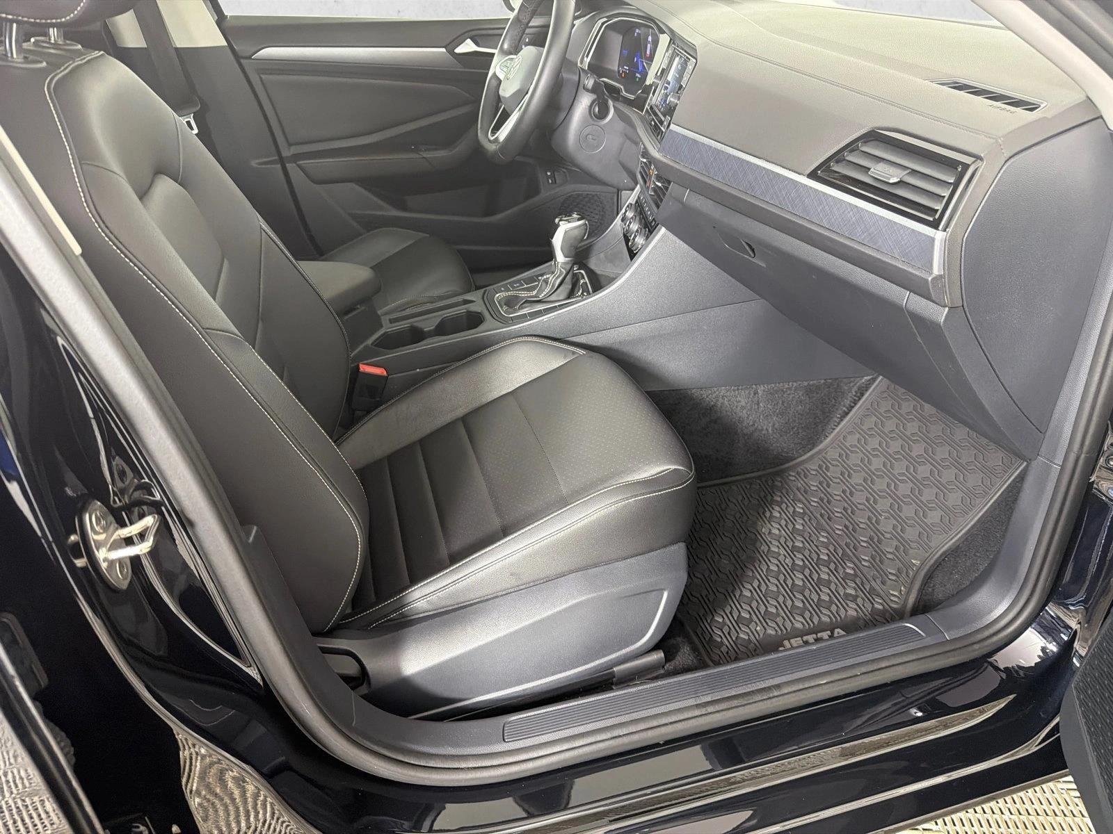 Used 2024 Black Volkswagen SE image 13