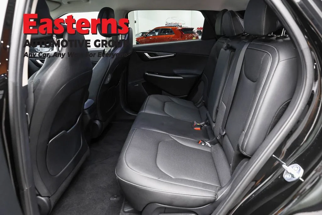 Used 2023 Black Kia Wind image 24
