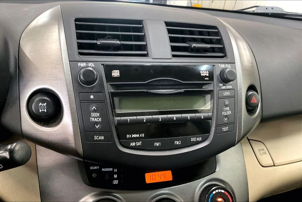 Used 2009 Green Toyota Base image 21