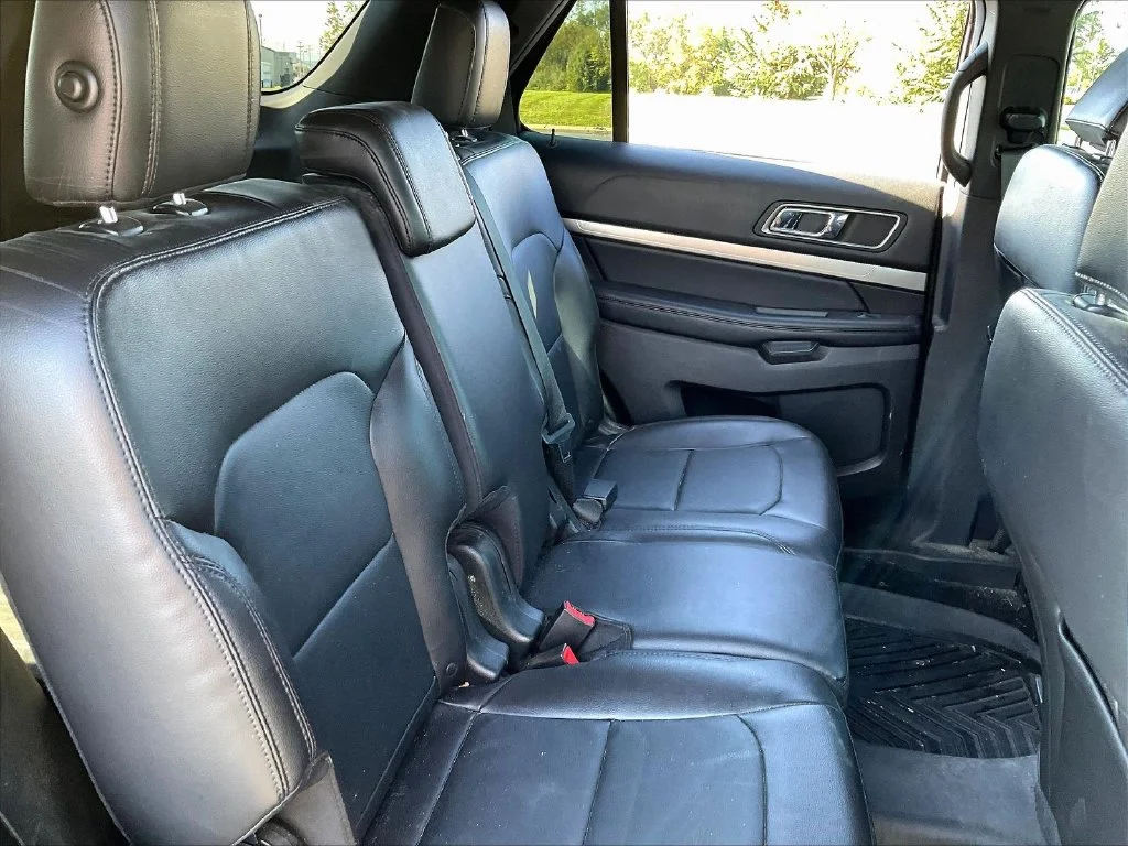 Used 2018 Blue Ford XLT image 6