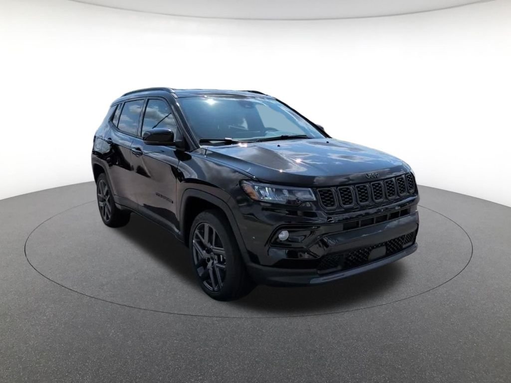 New 2026 Diamond Black Crystal Pearl-Coat Exterior Paint Jeep Limited image 3