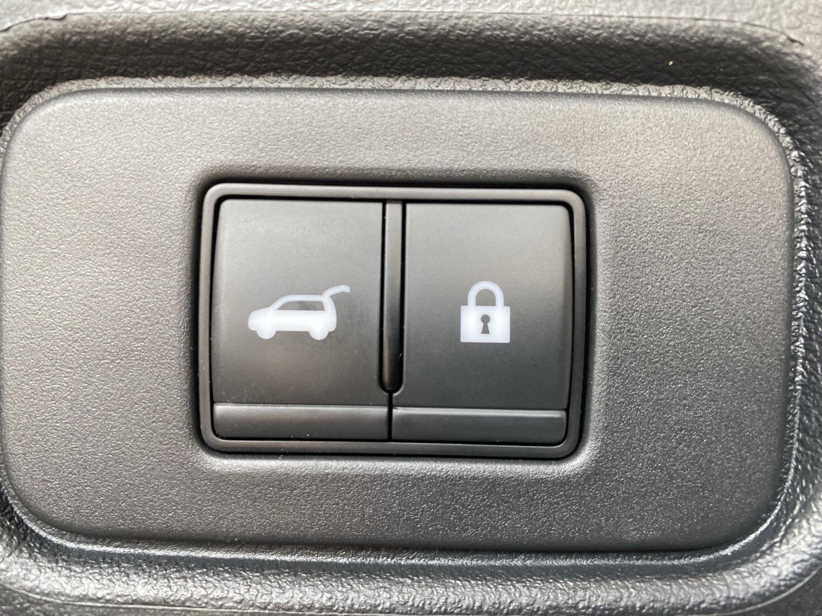 Used 2023 Brilliant Silver Metallic Nissan Platinum image 8