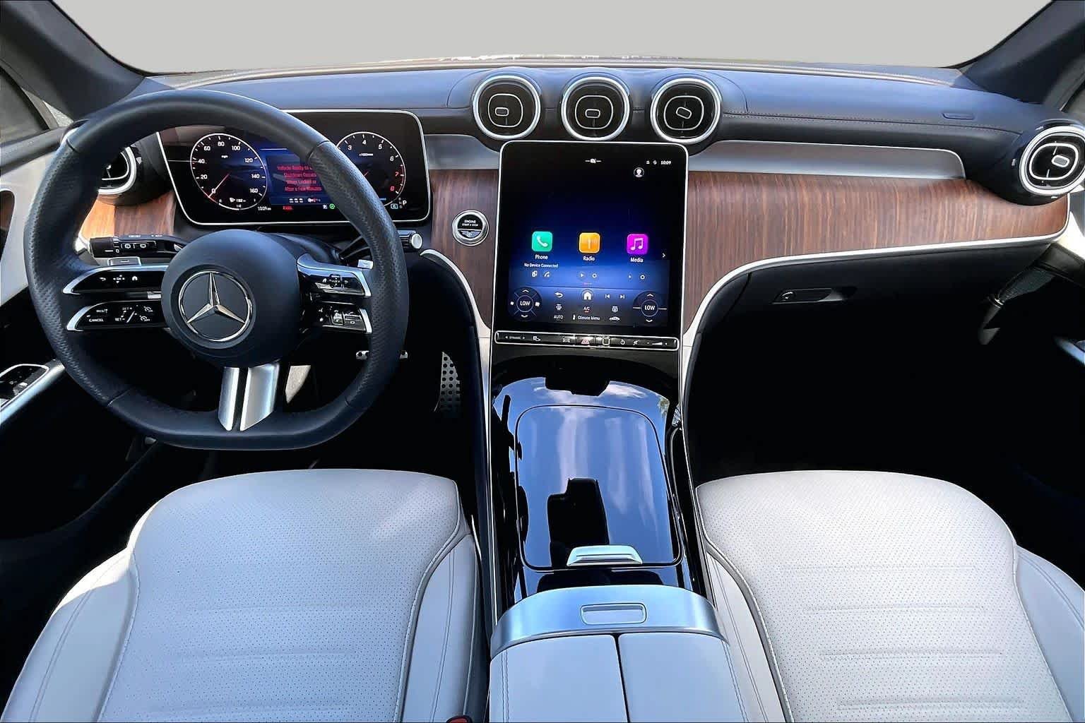 Used 2025 Cirrus Silver Metallic Mercedes-Benz GLC 300 image 16