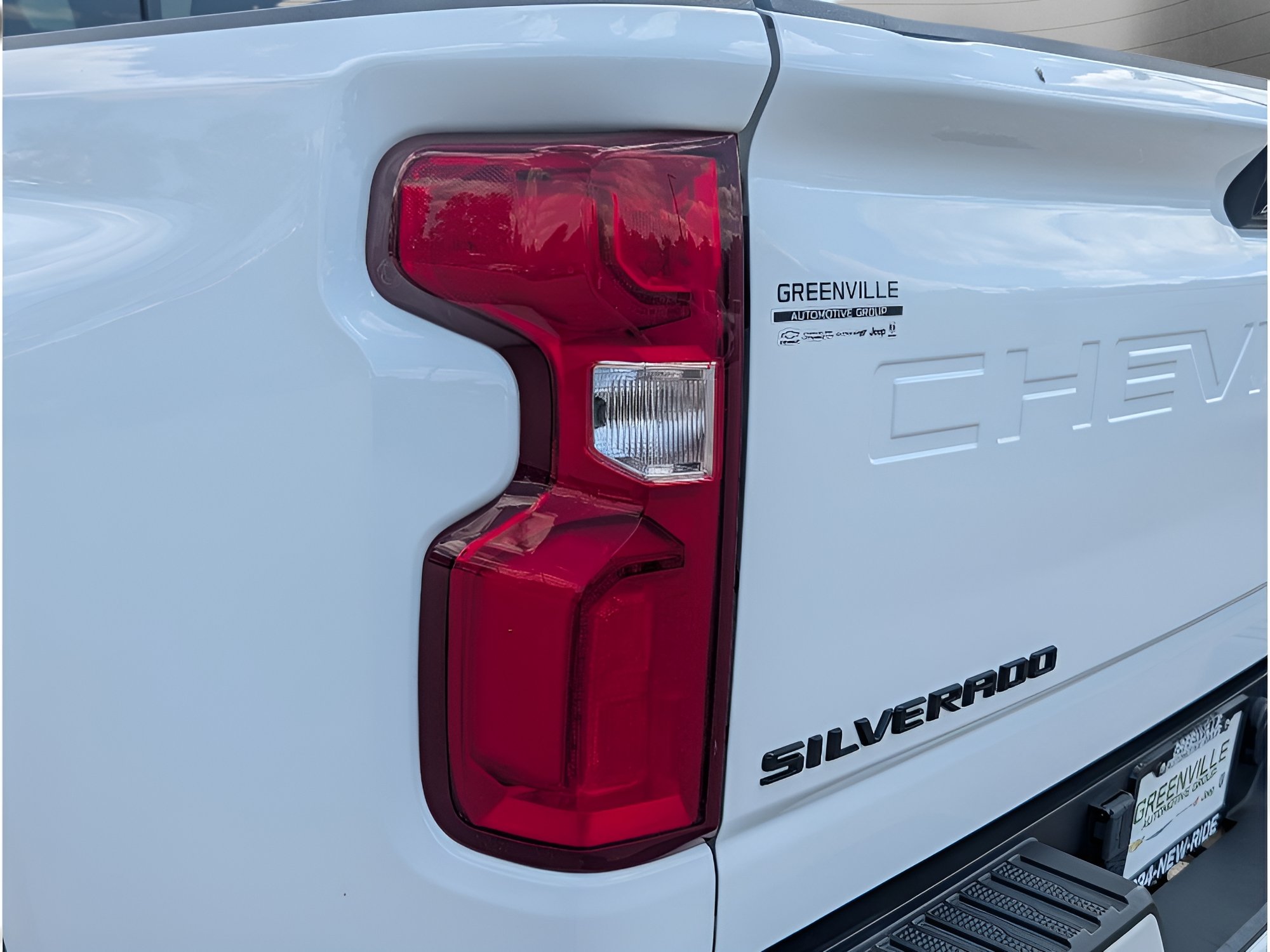 Used 2022 Summit White Chevrolet LTZ image 26