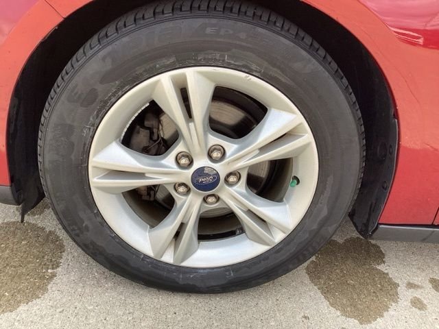 Used 2014 Red Ford SE image 6