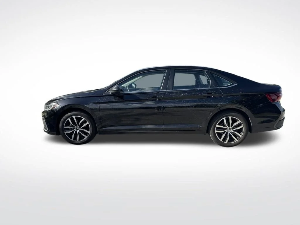Used 2025 Deep Black Pearl Effect Volkswagen 1.5T SE image 8