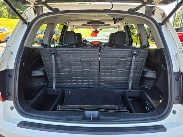 Used 2019 White Honda Touring image 19