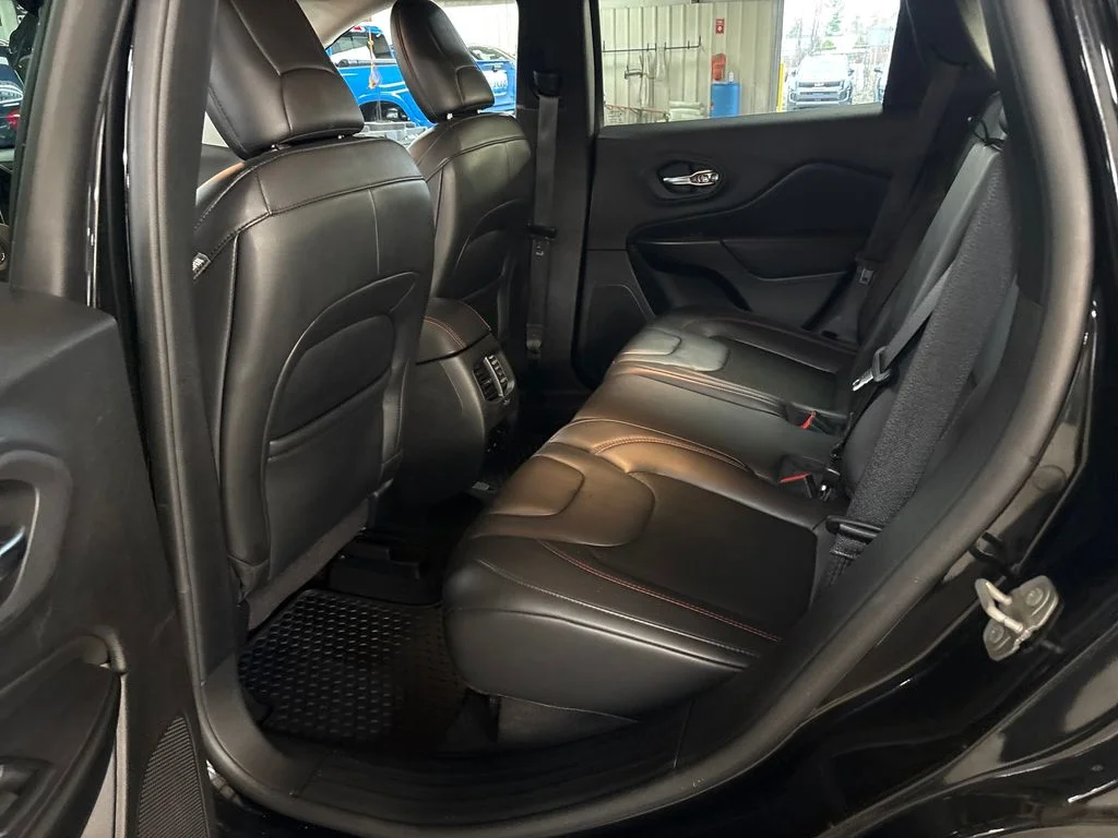 Used 2020 Black Jeep Trailhawk image 27