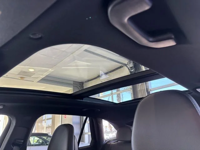 New 2026 White Mercedes-Benz GLC 300 image 11