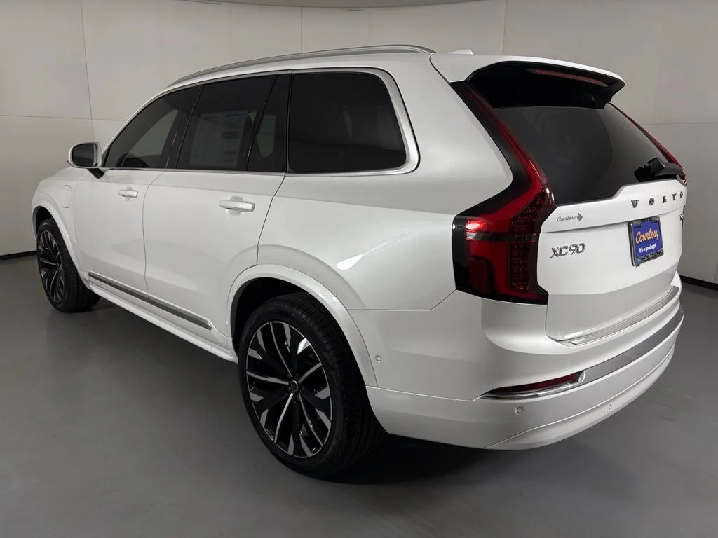 New 2026 White Volvo T8 Plus image 6