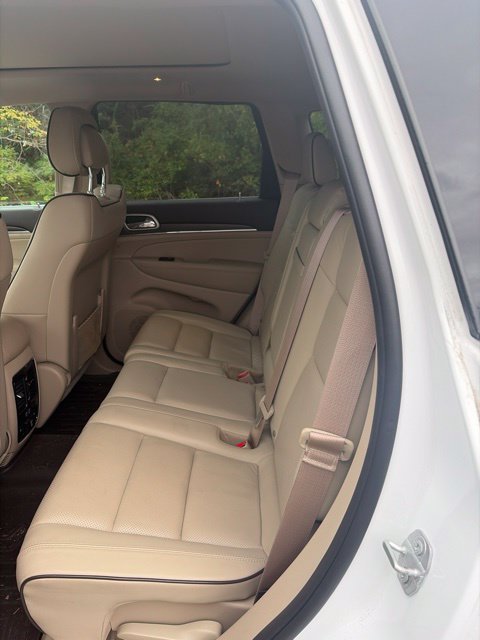 Used 2018 Bright White Clearcoat Jeep Overland image 14