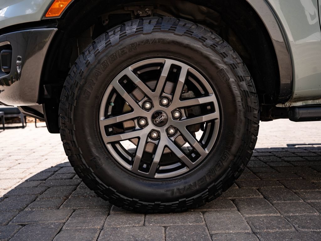 Used 2021 Cactus Gray Ford Lariat image 13