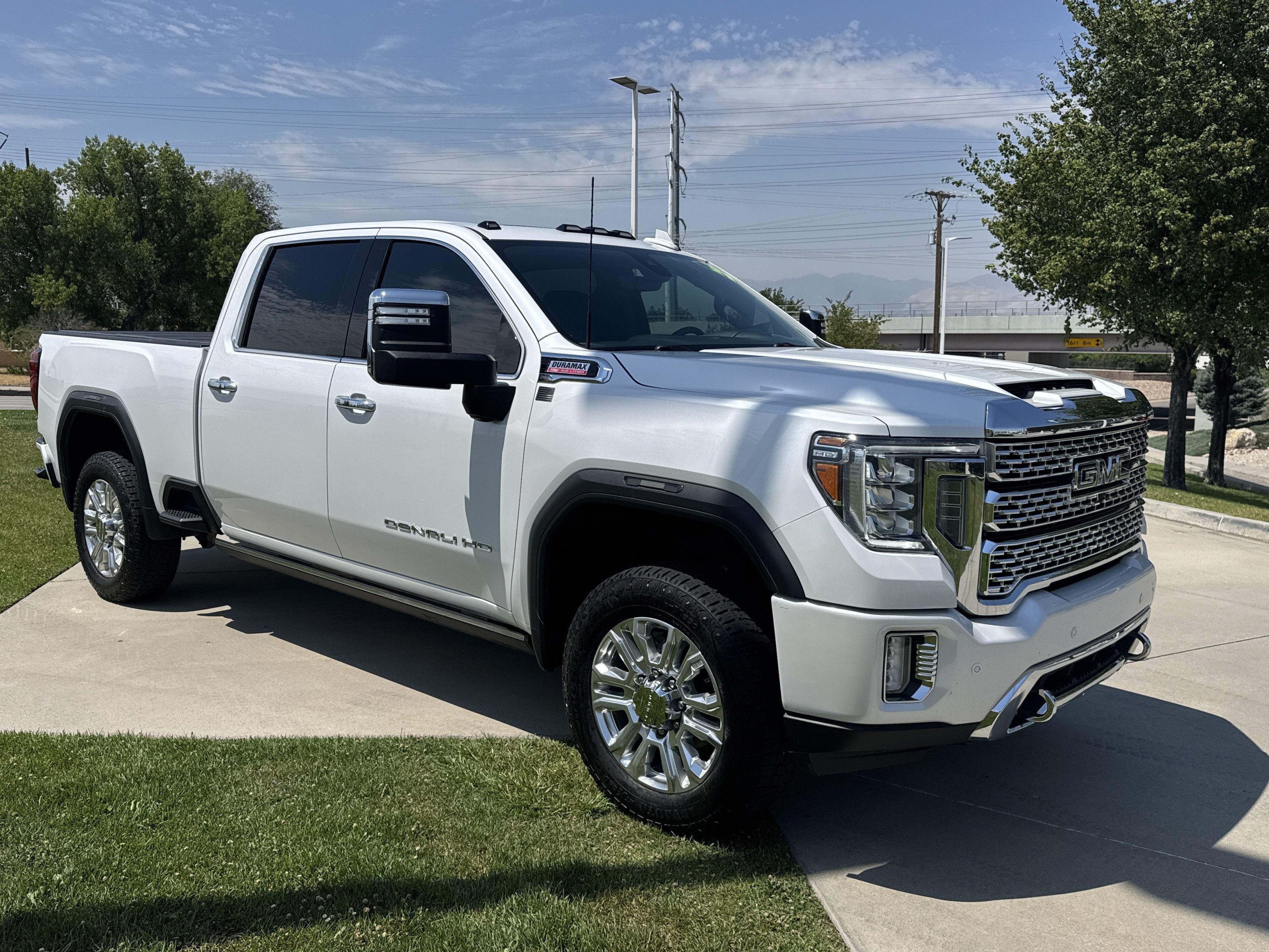 Used 2021 WHITE FROST TRICOAT GMC Denali image 7