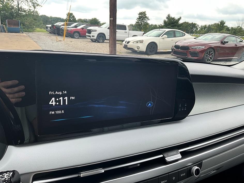 Used 2023 White Hyundai SEL image 21