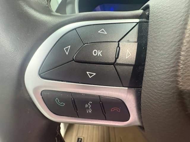 Used 2017 Red Chrysler Touring L image 23