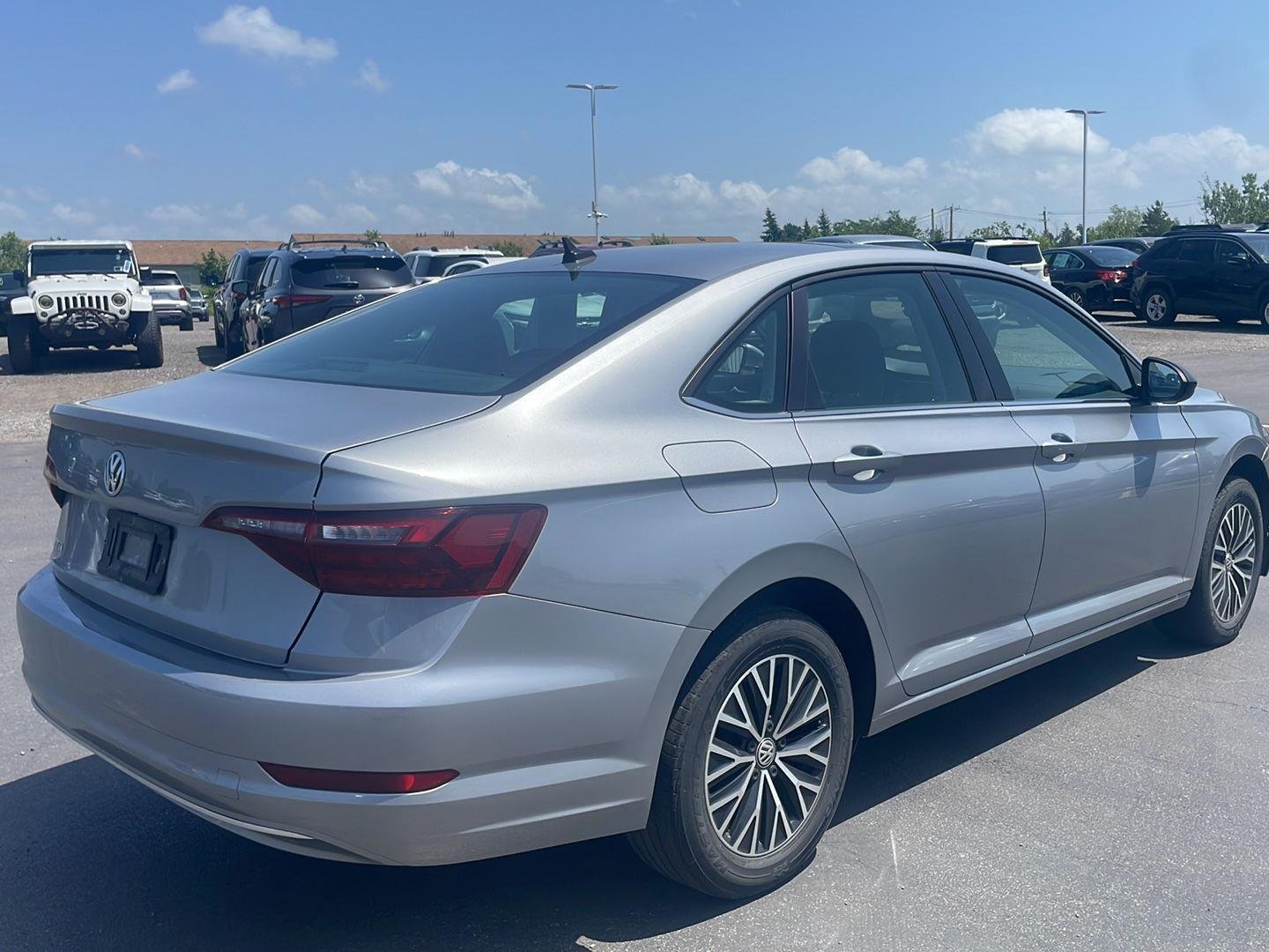 Used 2021 Platinum Gray Metallic Volkswagen SE image 7