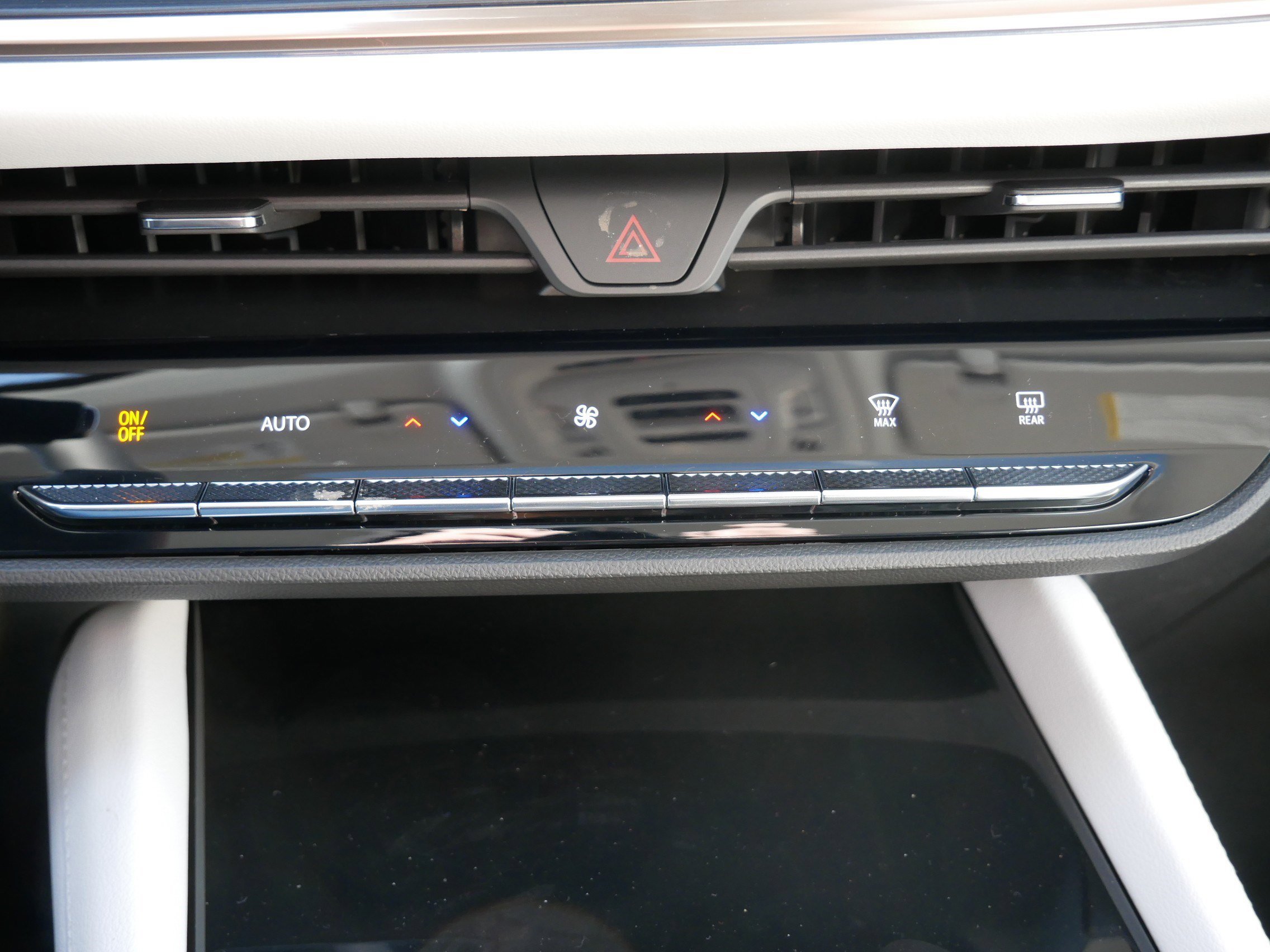 New 2026 Iridescent White Tricoat Buick Avenir image 8