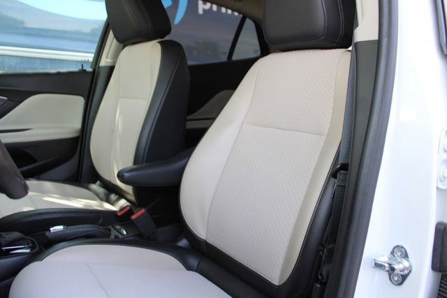 Used 2022 White Frost Tricoat Buick Preferred image 19