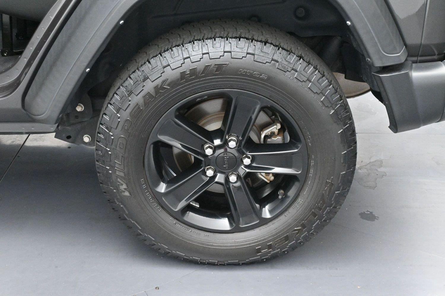 Used 2022 Granite Crystal Metallic Clearcoat Jeep Unlimited Sport Altitude image 33