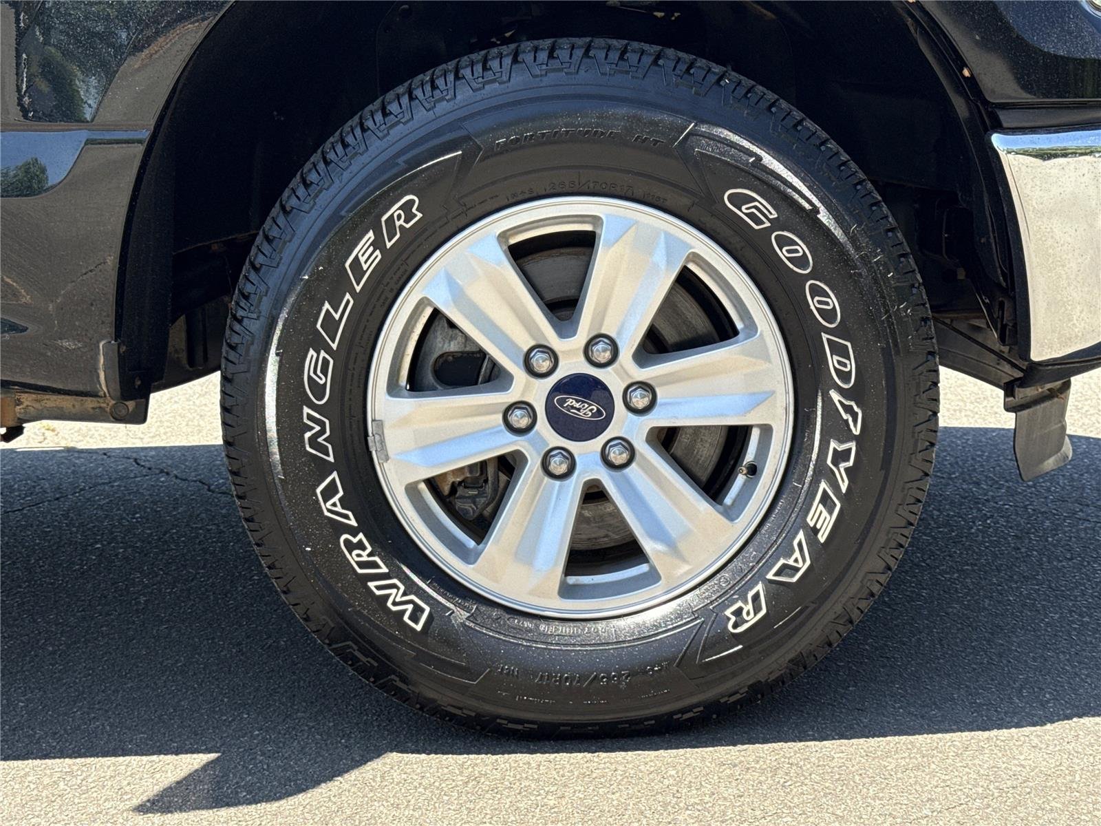 Used 2016  Ford XL image 27