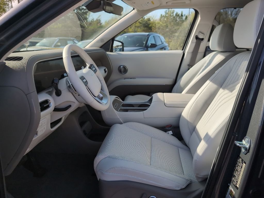 Used 2026 Gray Hyundai SEL Premium image 9
