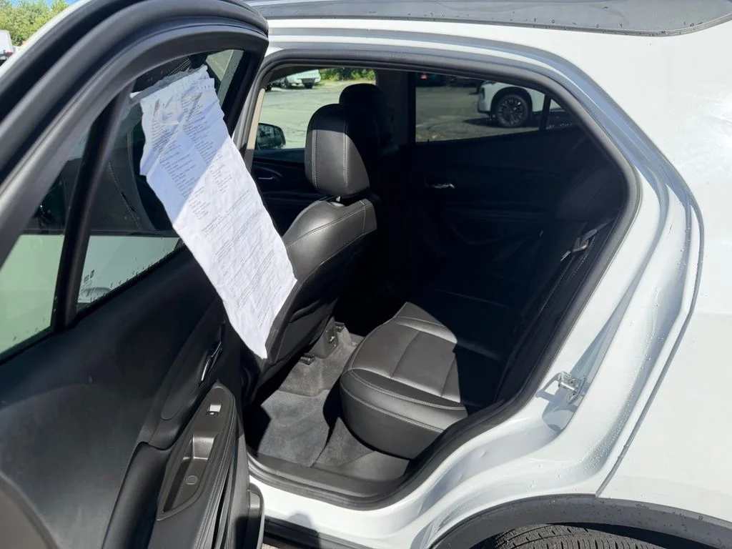 Used 2020 Summit White Buick Essence image 10