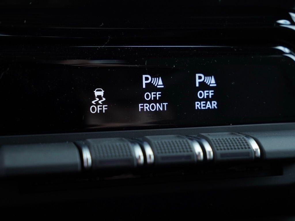 New 2026 Bright White Clear-Coat Exterior Paint RAM Big Horn Night Edition image 12