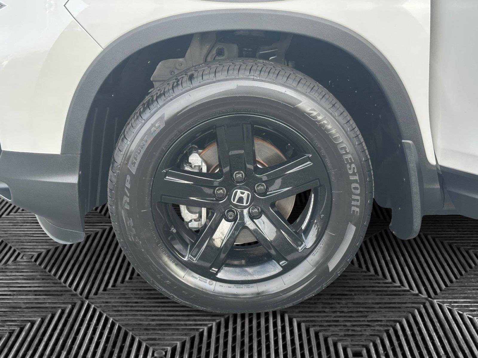 Used 2023 Platinum White Pearl Honda Black Edition image 9