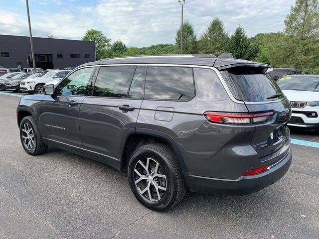 Used 2023 Gray Jeep Limited image 3
