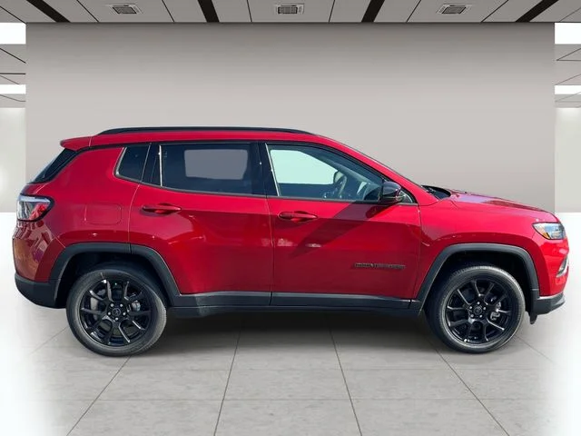 New 2026 Red Hot Pearl-Coat Exterior Paint Jeep Latitude image 2