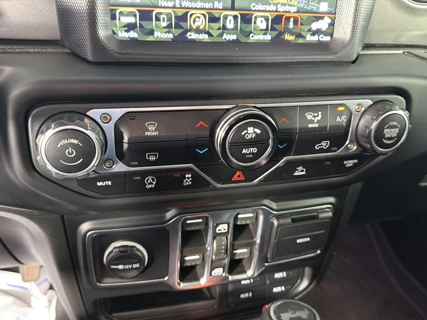 Used 2023 Granite Crystal Metallic Clearcoat Jeep Sport S image 36